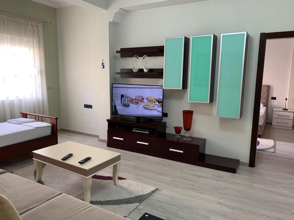Dadaj Apartments Sarande Bagian luar foto