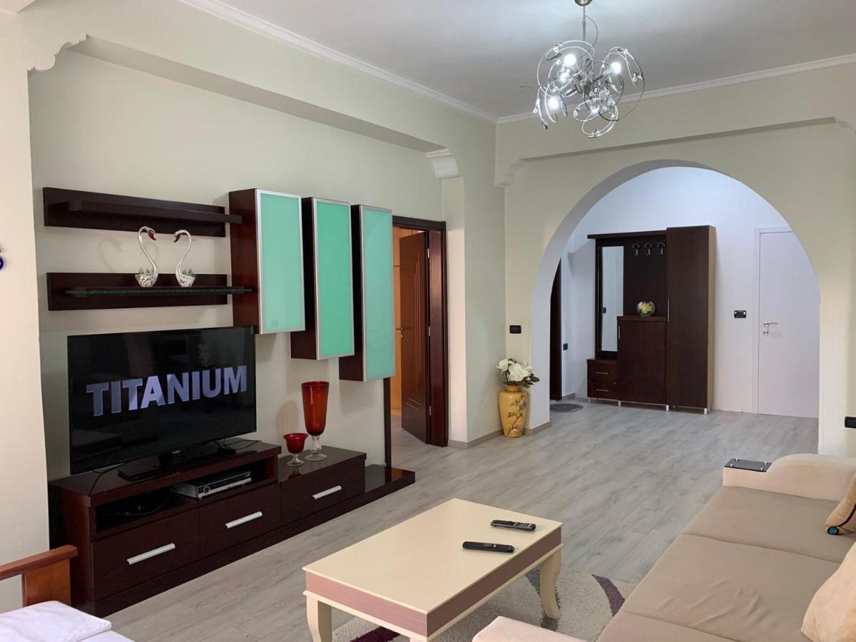 Dadaj Apartments Sarande Bagian luar foto