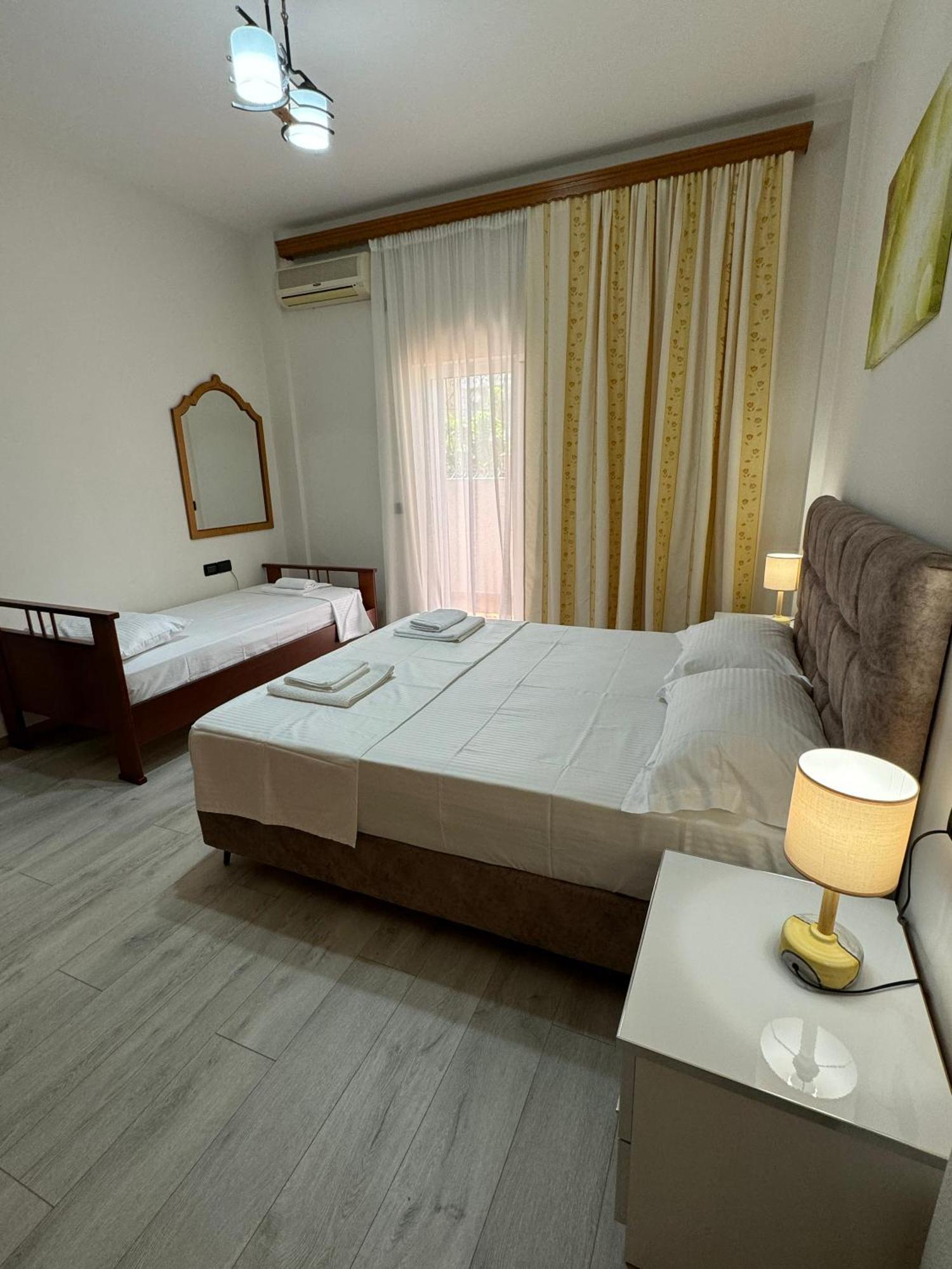 Dadaj Apartments Sarande Bagian luar foto